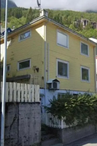 Green apartment Odda
